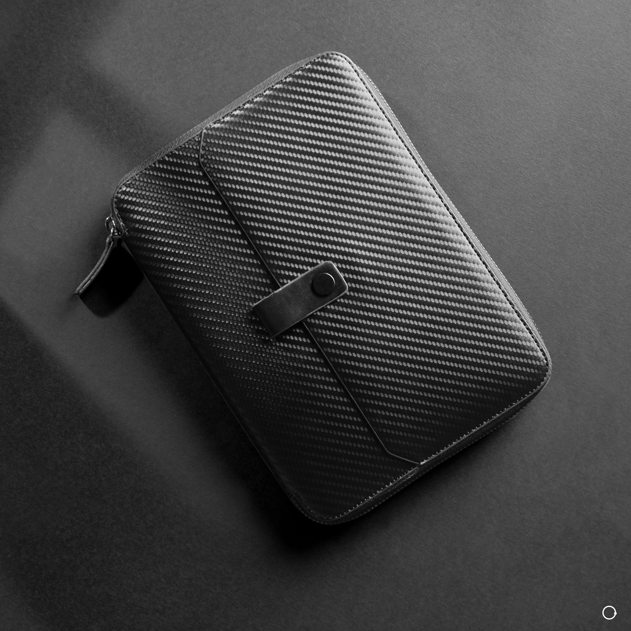 black and shinny organizer