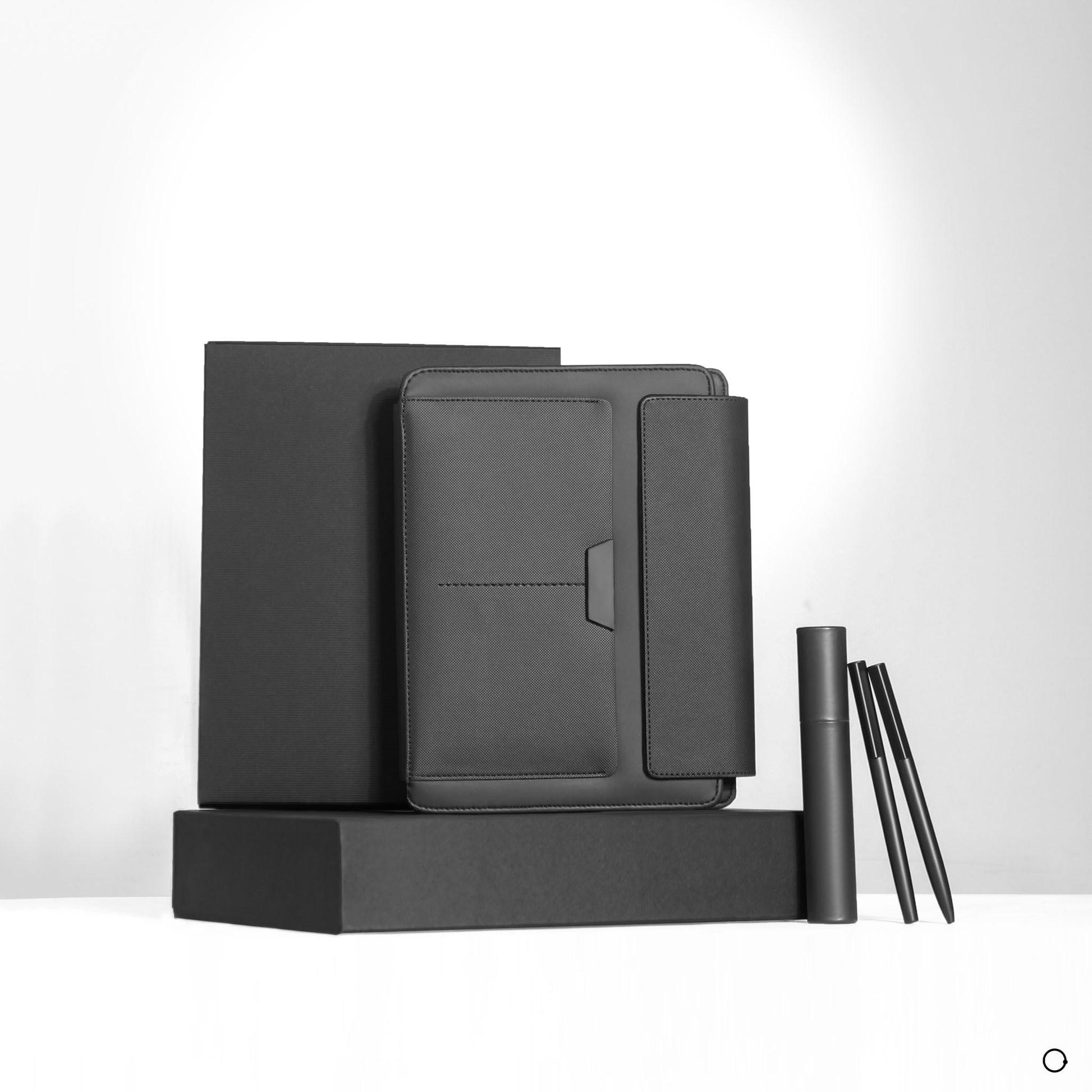 black set for atom 