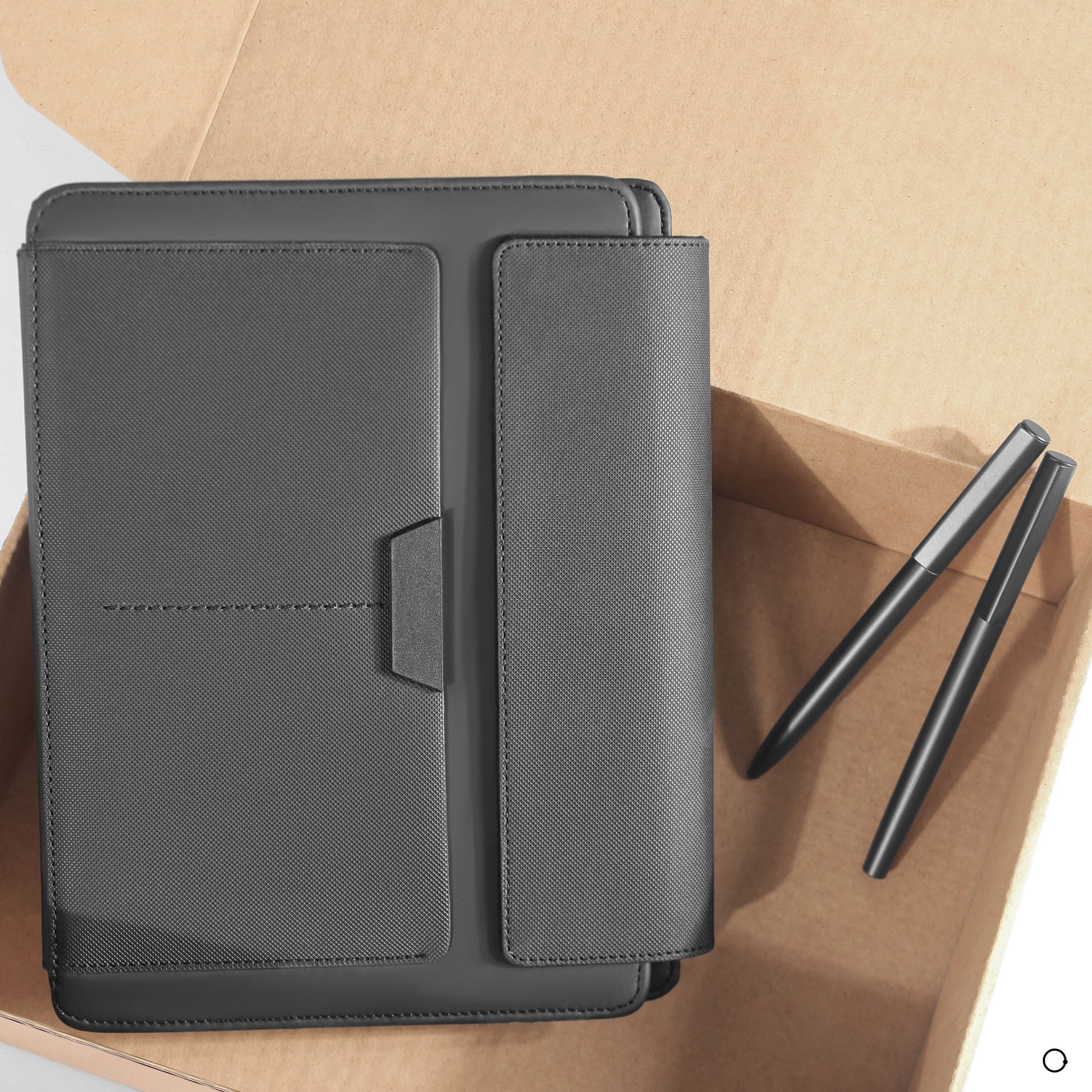 pen set and planner 