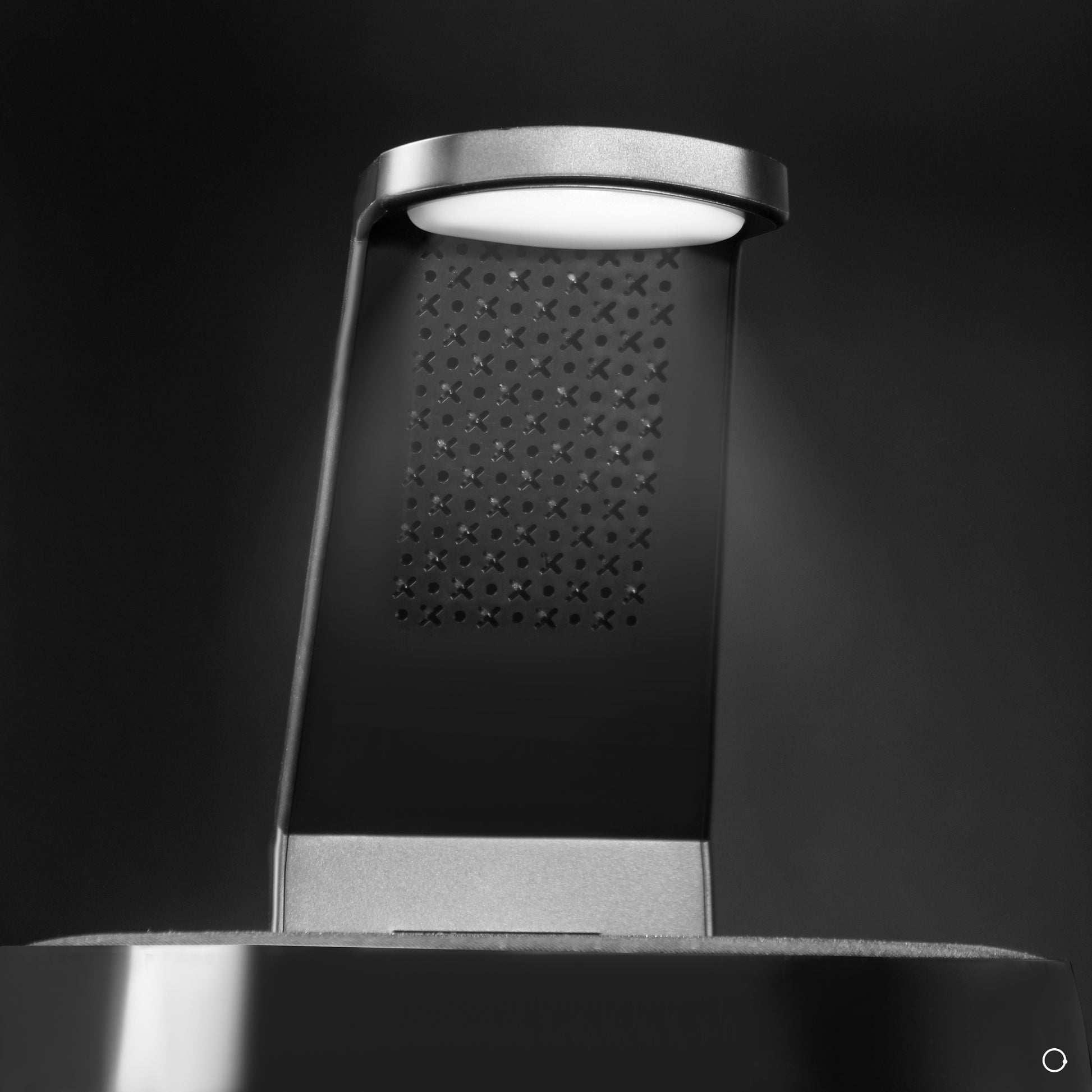 Bluetooth speaker with wireless charging